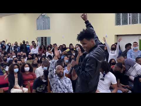 ELE EMOCIONOU TODO MUNDO CANTANDO 😭  Eliwelton  Raymond - Sala de Adoração