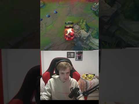 Rengar doing Rengar things