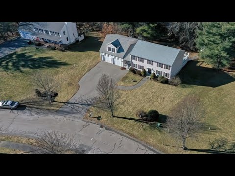 15 Nicholas Way, Middleboro, MA Presented by The Gouveia Team.