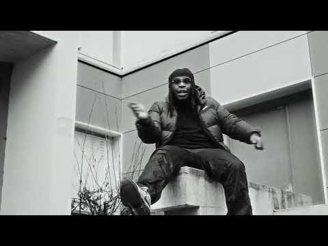 Video thumbnail for Maman pleure pas