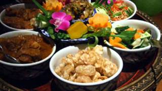 ของกิ๋นคนเมือง จรัล มโนเพ็ชร, สุนทรี เวชานนท์