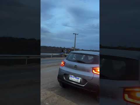 TREM DESCARREGANDO BRITA LINHA FÉRREA TRANS NORDESTINA ACOPIARA CEARÁ