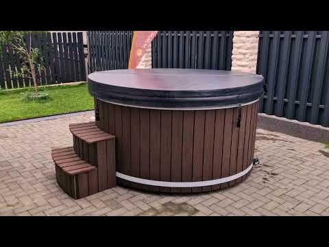 Medinis kubilas su dangčiu ir laipteliais, pritaikytas naudojimui prie pirties ar sodyboje