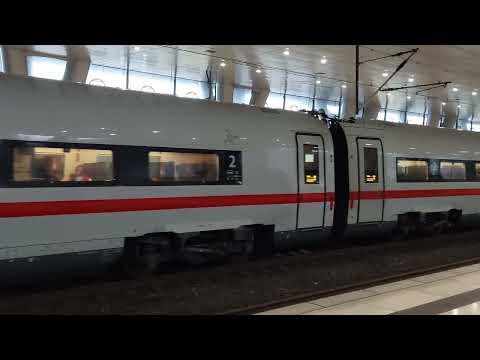 Abfahrt ICE 4 als ICE 518 nach Hamburg-Altona am Bahnhof Frankfurt Flughafen-Fernbahnhof