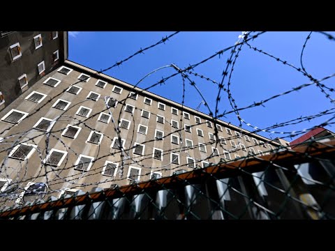 VĚZNICE I. (Josef Klíma: Jak jsem přežil devadesátky)