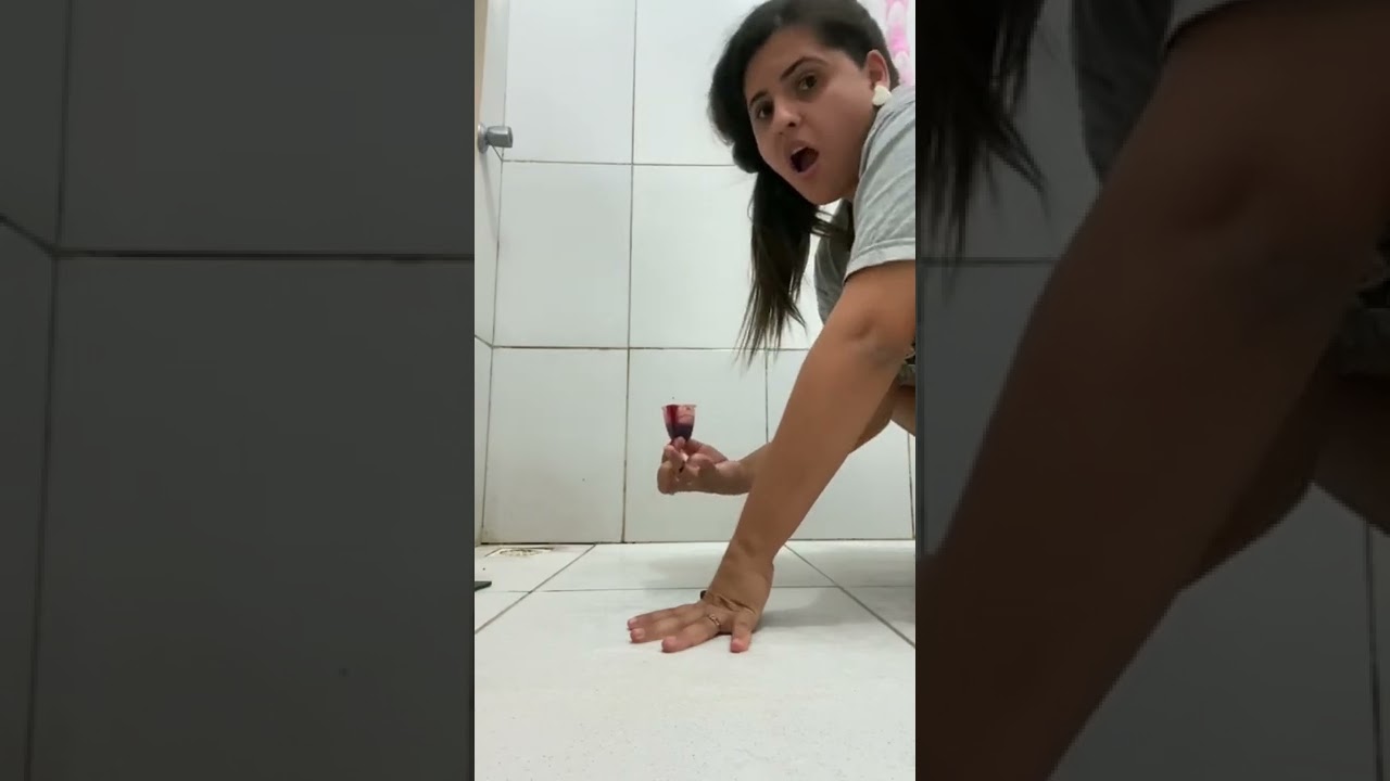 Coletor Menstrual Colocando