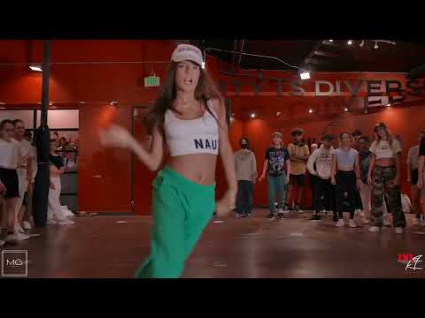Silia dances to Hot Sh** by Cardi B - @MattSDance  Choreography ❤️