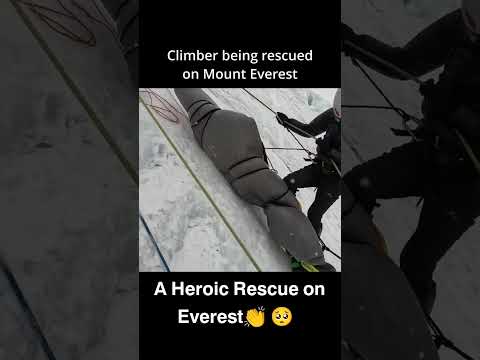 𝗔 𝗛𝗲𝗿𝗼𝗶𝗰 𝗥𝗲𝘀𝗰𝘂𝗲 𝗼𝗻 𝗘𝘃𝗲𝗿𝗲𝘀𝘁😥 #rescue #sherpa #everest #mounteverest #mountains #life #himalayas