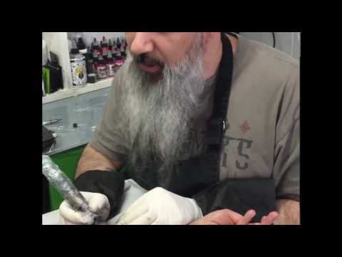 Vita da Alle Tattoo - 10 risposte a "Mi fa male il tatuaggio"-