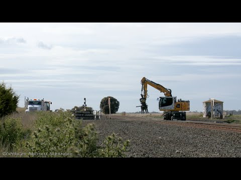 Four Hi-Rail Vehicles Transition From Road To Rail (19/9/2021) - PoathTV Australian Trains & Railway