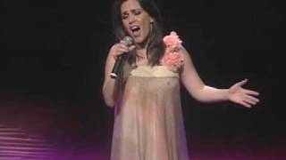 Adriana Deffenti canta I get a kick out of you, de Cole Porter e Quem te ensinou a dançar, de Otávio Santos e Luciano Granja