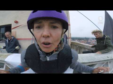 Carina Berg i skräck inför vertical sky walk