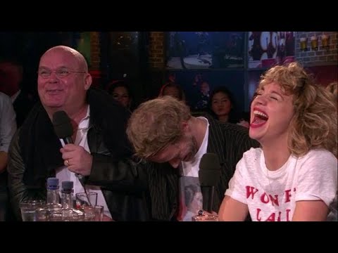Iedereen in een deuk om gevatte grap van Paul de Leeuw - RTL LATE NIGHT