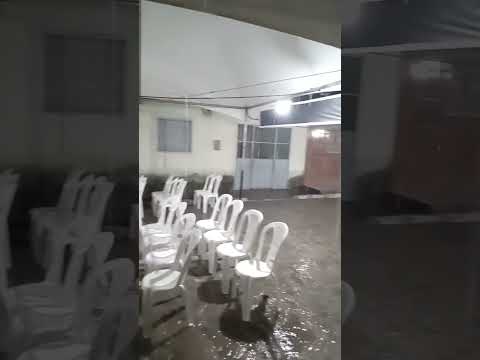FORTE CHUVA CAUSA ALAGAMENTOS NAS RUAS EM LAJEDO-PE