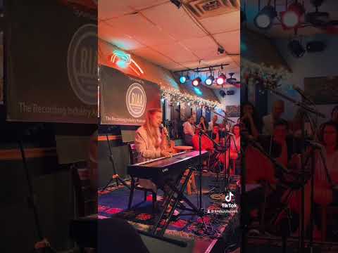 Promotional video thumbnail 2 for Lindsay Boven