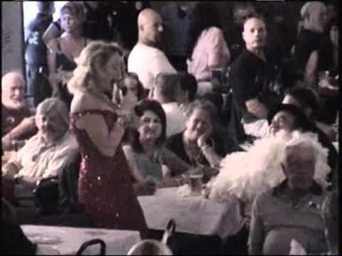 Darci Daniels Sings To Trini Lopez