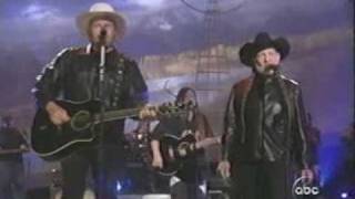 Willie Nelson / Toby Keith- Beer For My Horses