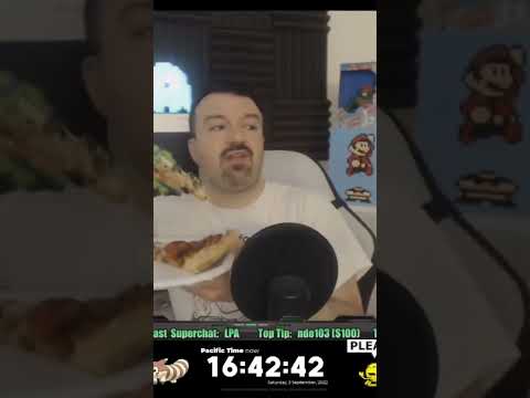 This is how you dont eat pizza @DSPGaming