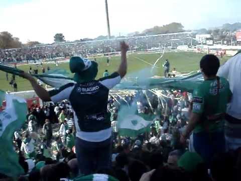 Terrible entrada de SARMIENTO DE JUNIN CAMPEON 2012 a la cancha!!!...