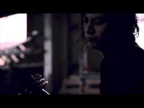 GARI 「SHAKEDOWN」 Music Video