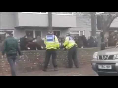 MILLWALL VS EVERTON HOOLIGANS - SLASHING