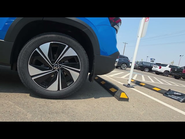 2025 Volkswagen Taos Comfortline 4MOTION Sunroof, AWD, Turbo—Ver in Cars & Trucks in Medicine Hat