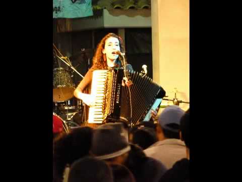 TARDE DE DOMINGO - TRIO SINHÁ FLOR.wmv