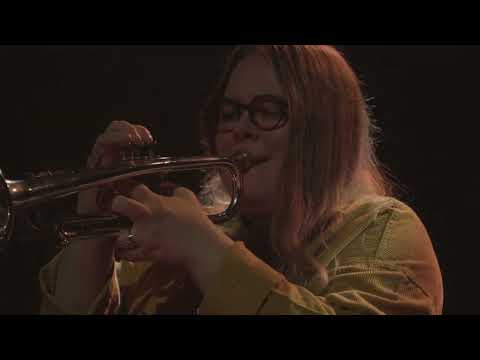Emma-Jean Thackray - Yellow (Live at EartH)