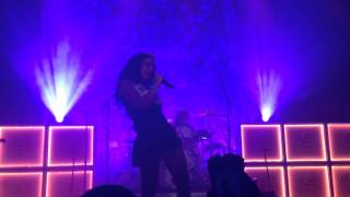 CHARLI XCX LIVE- Caught In The Middle