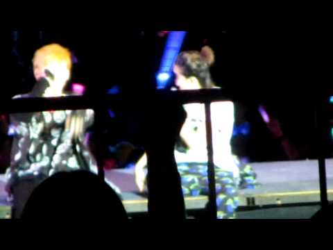 2012.11.23 SMTown concert in Singapore..Key, Kris & Amber - "Like A G6" (part 1)