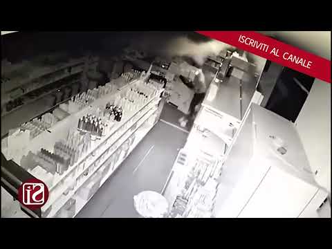 Assalto a farmacia di Ercolano, ecco il video. Il sindaco: "Vi arresteremo"