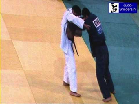Judo 2009 Paris: He (CHN) - Kintonov (KAZ) [-90kg].