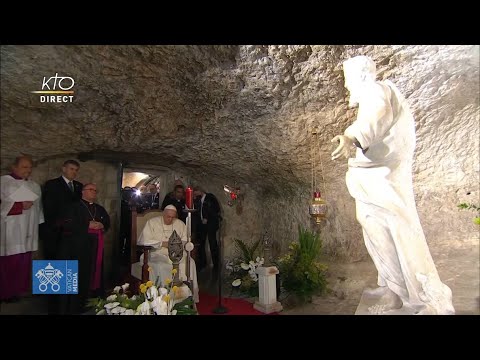 Prière du pape François à la Grotte de saint Paul