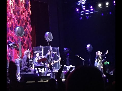 Ricky Peterson with Chrissie Hynde and the Pretenders