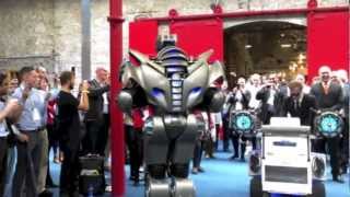 preview picture of video 'Titan the Robot at the Dublin Web Summit 2012'