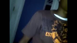 Vybz Kartel Makes Video Recording While He’s Chopping Up Lizard Fine With Friends In Old house 😳😮