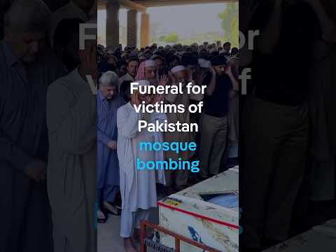 Funeral for victims of Pakistan mosque bombing | DW News