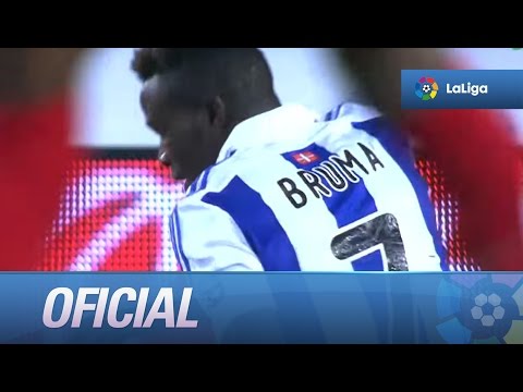 Remate de primeras de Bruma que sale desviado por poco