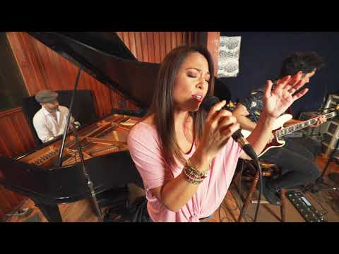 Maila Gibson - Alone (Hisessions.com Acoustic Live!)