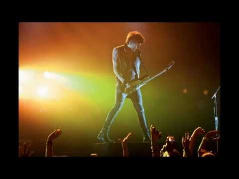 Boys Like Girls - Stuck In The Middle (full track, lyrics, & new photos)