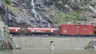 preview picture of video 'BNSF 7795 Leads a Westbound Manifest at the Honeymoon tunnels'