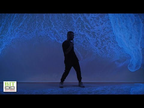 Roccuzzo - In Riva Al Mare (Official Video)