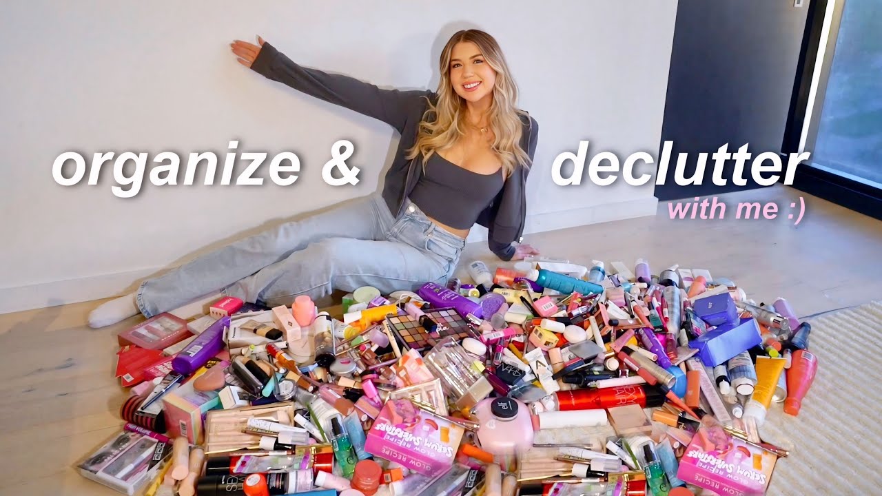 ORGANIZE MY ENTIRE MAKEUP COLLECTION! resetting, decluttering & giving away all my makeup!
