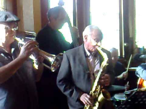Don Burrows at the Retreat Hotel, Abbotsford, Victoria - Video 2 - 10/10/'10