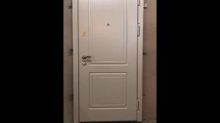 С отделкой МДФ — Квартирная дверь с крашенным МДФ эмалью по RAL — фото