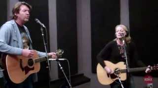 Kelly Willis and Bruce Robison &quot;Born to Roll&quot; Live at KDHX 4/26/13
