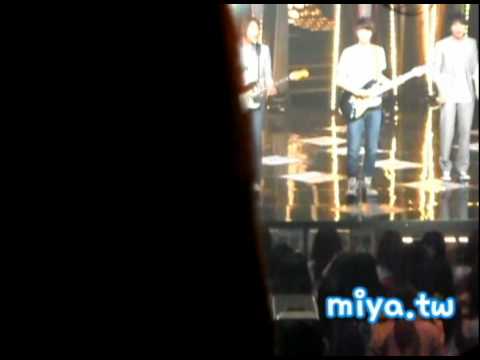 110522 Inkigayo CNBlue Min Hyuk,Jung Shin
