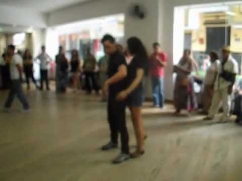 Apresentação improvisada da A2 Expressão Sertaneja na Galeria Olido