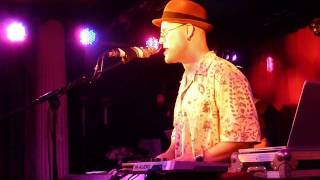 Commercial Breakup Live -Thomas Dolby at Monto Water Rats
