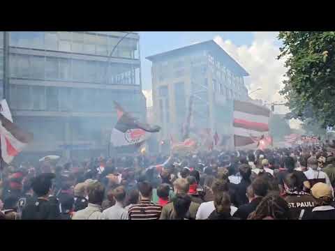 St. Pauli Fans feiern Aufstiegsparty [12.05.24]